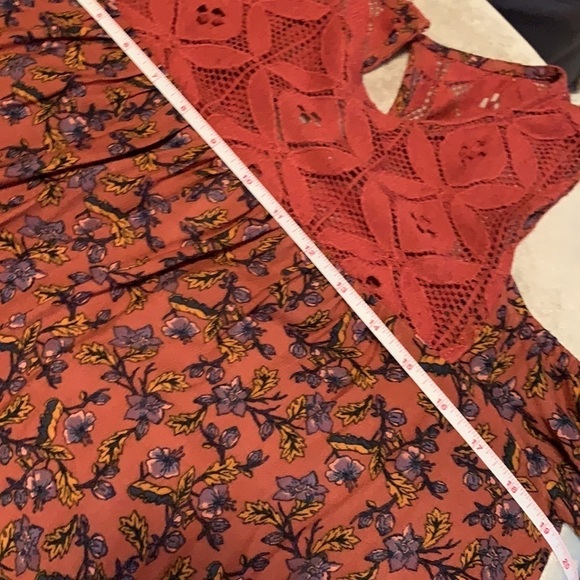 Xhilaration cold shoulder top, floral and lace - Picture 8 of 12